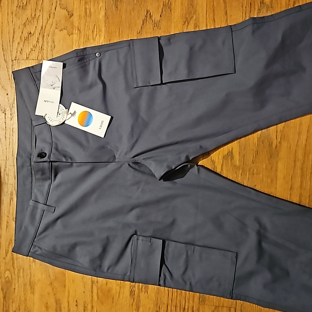 NWT Men’s "Vuori Meta Cargo Pants" in color "Shale". Various Sizes - Picture 6 of 15